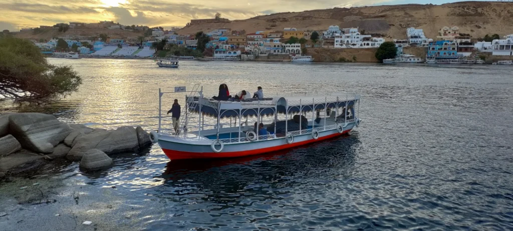 The nubian-kingdom Guesthouse - boat in the nile